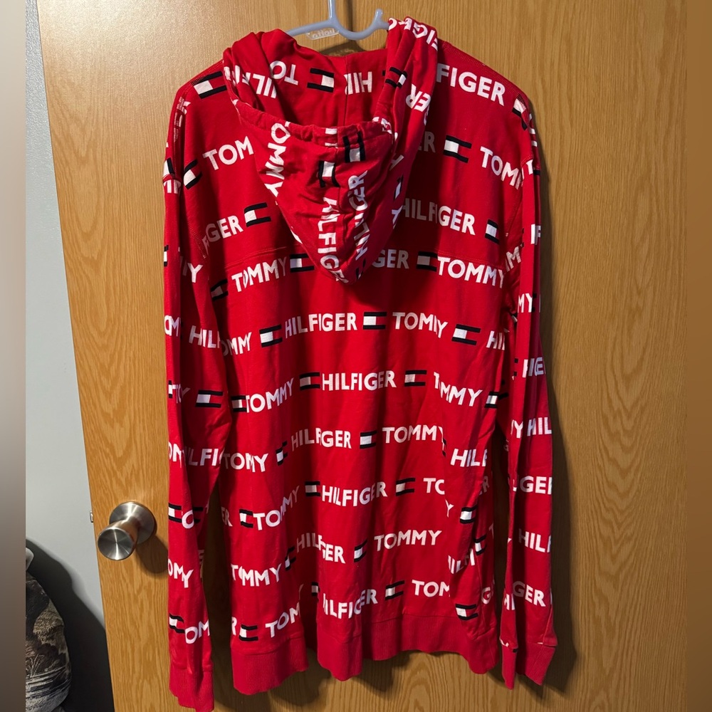 Tommy Hilfiger Men’s Red Logo Hoodie - Picture 3 of 4
